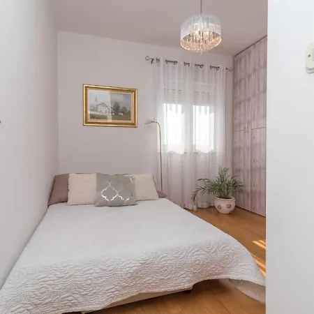 Vanja Saldun *